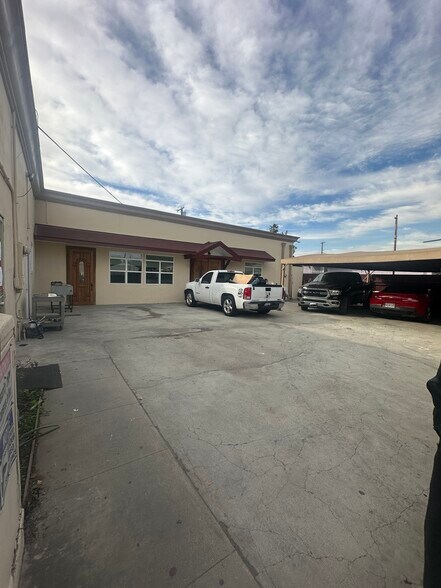 Primary Photo Of 1429 E South St, Long Beach Flex For Sale