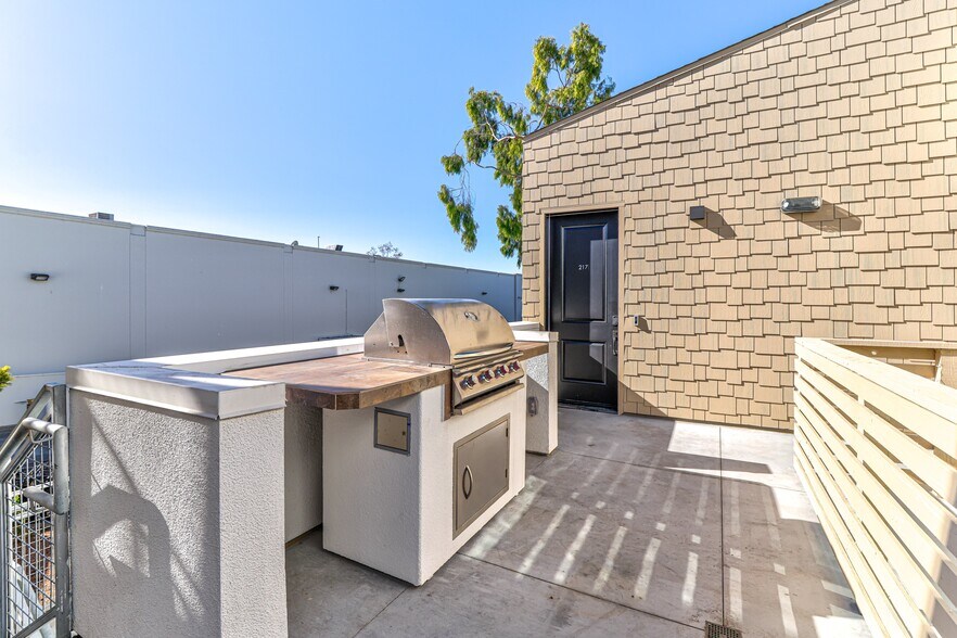 More Photos Of 7606 Girard Ave, La Jolla Apartments For Sale