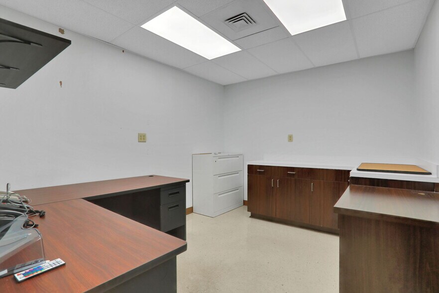 More Photos Of 1736 University Blvd S, Jacksonville Medical For Lease