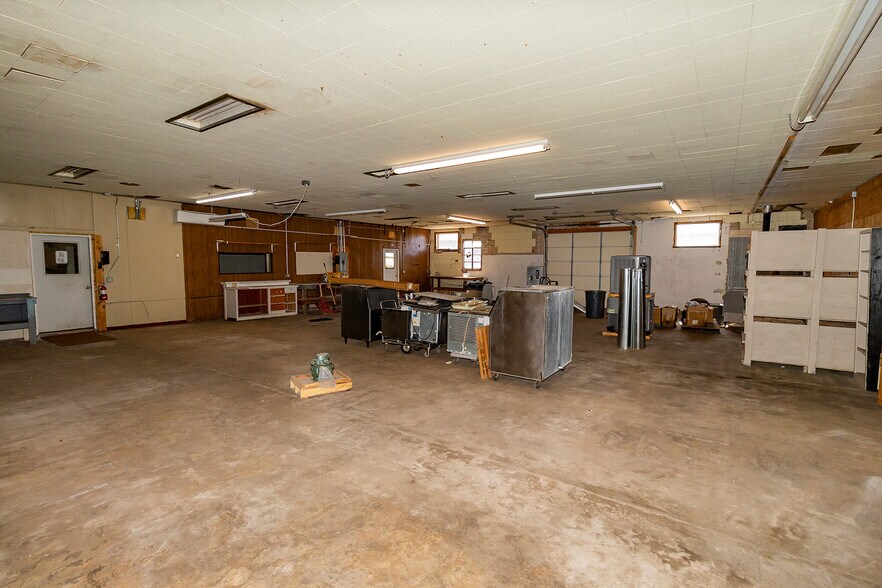 More Photos Of 1627 S Hillside St, Wichita Freestanding For Sale