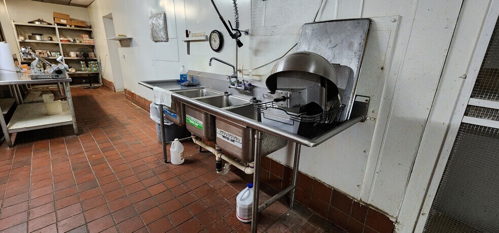 More Photos Of 701 N Martin Luther King Jr Hwy, Mexia Restaurant For Sale