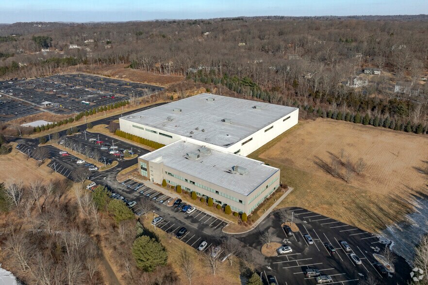 More Photos Of 7 Victoria Dr, Monroe Warehouse For Lease