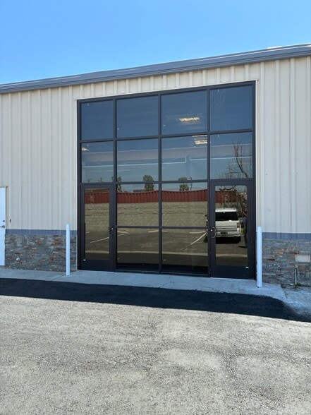 More Photos Of 4801 District Blvd, Bakersfield Warehouse For Lease