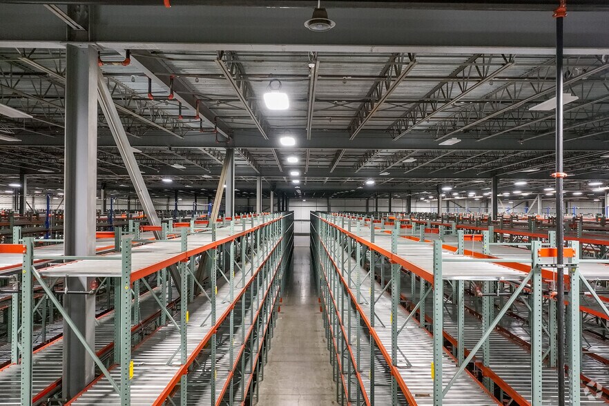 More Photos Of 4676 Erie Ave SW, Navarre Distribution For Lease