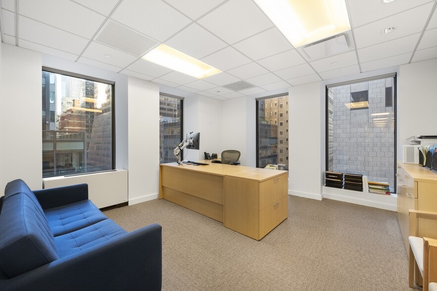 More Photos Of 551 Madison Ave, New York Office For Lease