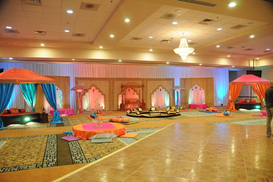 More Photos Of 933 S Riverside Dr, Elmhurst Hotel For Sale