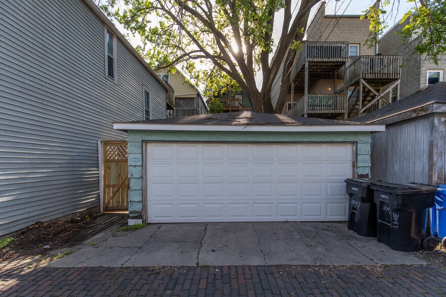 More Photos Of 3047 N Clifton Ave, Chicago Apartments For Sale