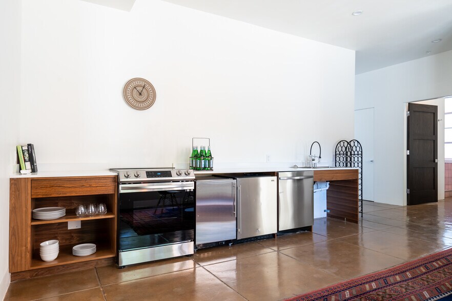 More Photos Of 310 Johnson St, Santa Fe Specialty For Sale