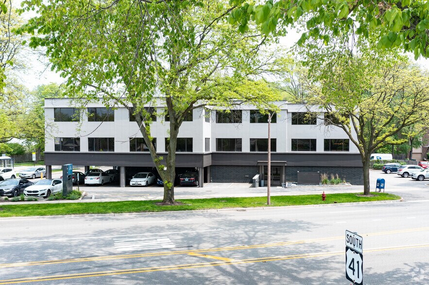 More Photos Of 444 Skokie Blvd, Wilmette Medical For Lease