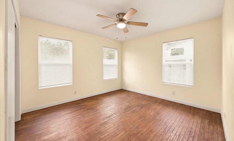 More Photos Of 4902 Weber Rd, Corpus Christi Office For Sale