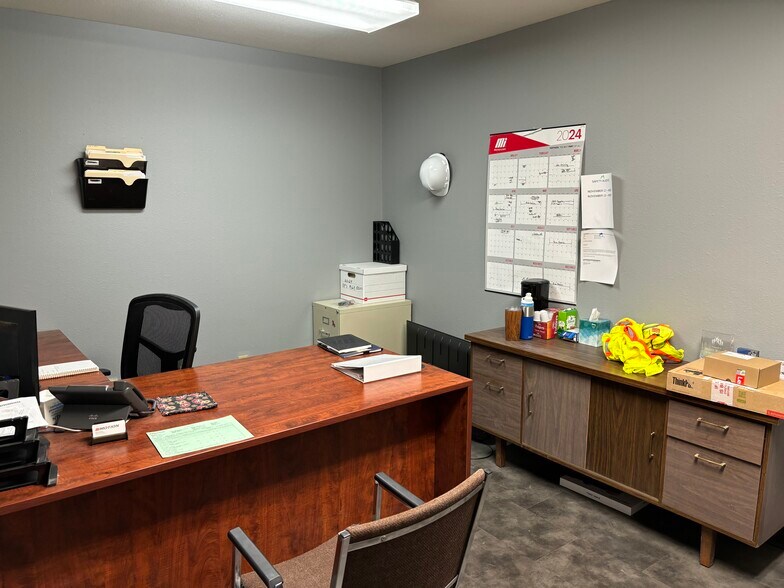 More Photos Of 1304 Rath Ave, Dodge City Distribution For Sale