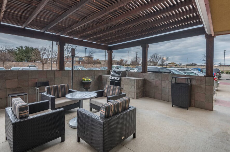 More Photos Of 2700 Travis St, DeSoto Hospitality For Sale