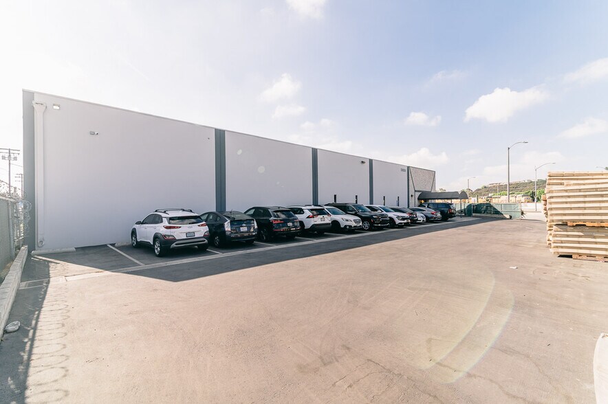 More Photos Of 19010 S Alameda St, Rancho Dominguez Distribution For Lease