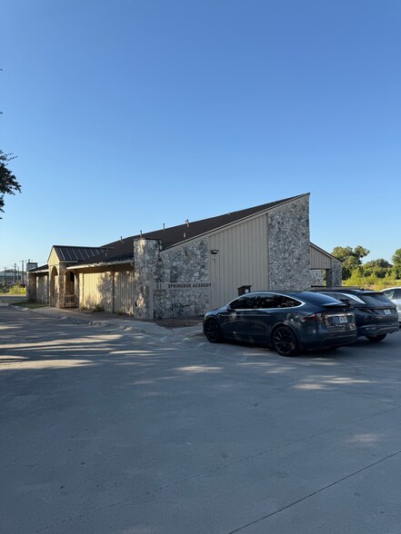 More Photos Of 1300 Fulton St, Denton Medical For Lease