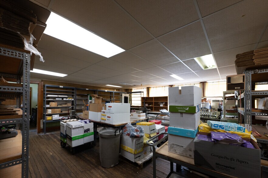 More Photos Of 2333 Northwood Ave, Easton Light Manufacturing For Sale