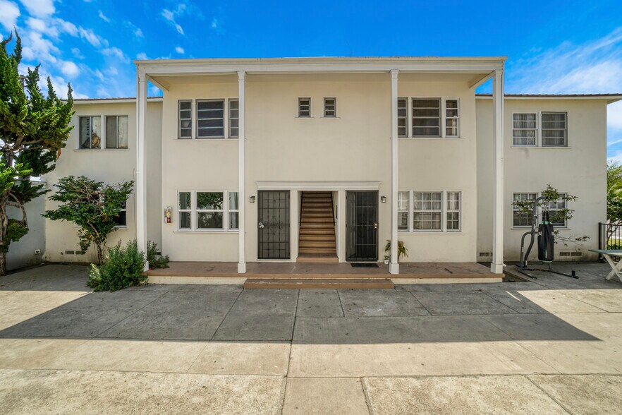 Primary Photo Of 12320 Washington Pl, Los Angeles Apartments For Sale