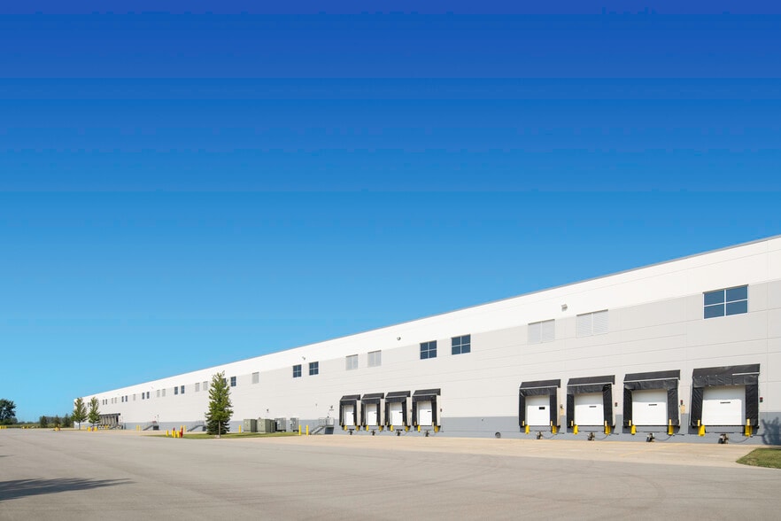 More Photos Of 901 Renaissance Blvd, Sturtevant Distribution For Lease
