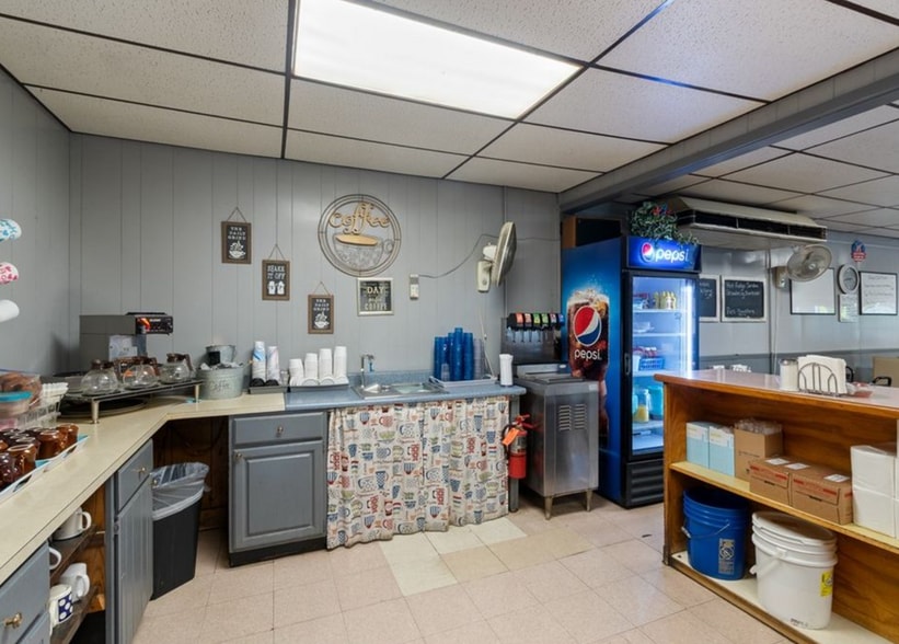 More Photos Of 6014 New Hartford St, Wolcott Restaurant For Sale