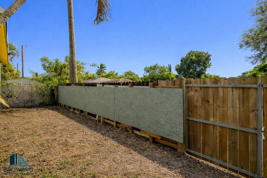 More Photos Of 255 SW 15th St, Dania Beach Apartments For Sale