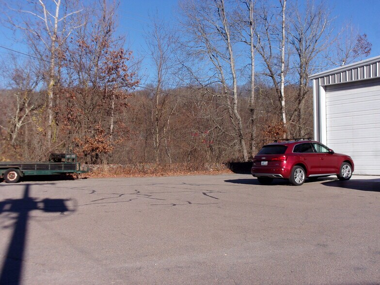 More Photos Of 60 New River Rd, Manville Light Manufacturing For Lease