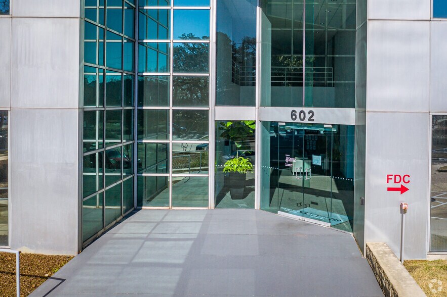 More Photos Of 602 Sawyer St, Houston Office For Lease