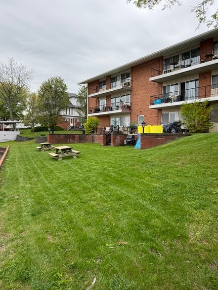 Primary Photo Of 408 N Liberty St, Belleville Apartments For Sale