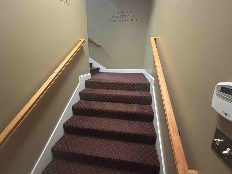More Photos Of 1228 1st St N, Alabaster Office For Lease