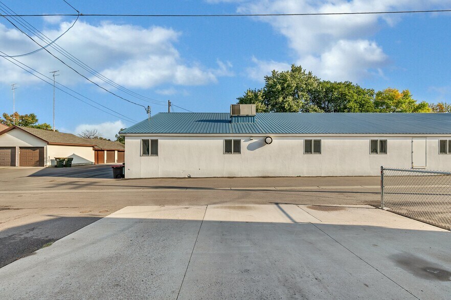 More Photos Of 531 Railroad Ave, Albany General Retail For Sale