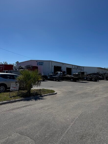 More Photos Of 5404 33rd St E, Bradenton Distribution For Lease