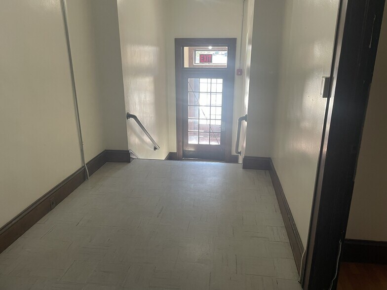 More Photos Of 329 Beech St, Holyoke Apartments For Sale