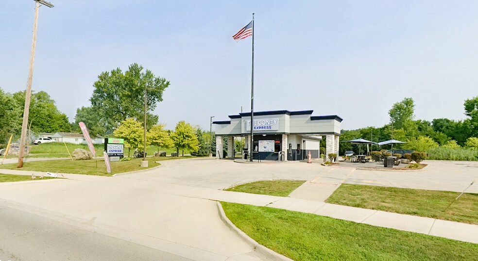 Primary Photo Of 717 Brown Rd, Lake Orion Fast Food For Sale