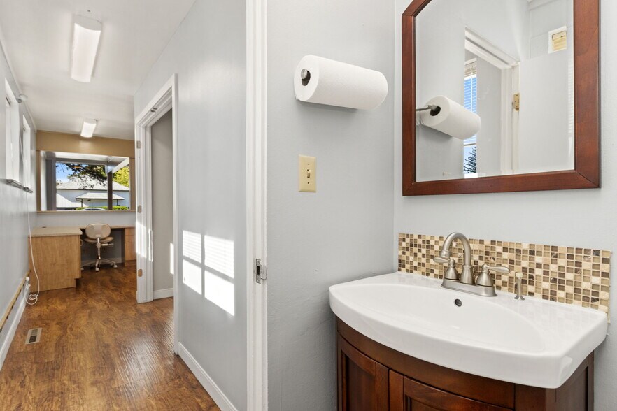 More Photos Of 2120 Logan Ave, Cheyenne Healthcare For Sale