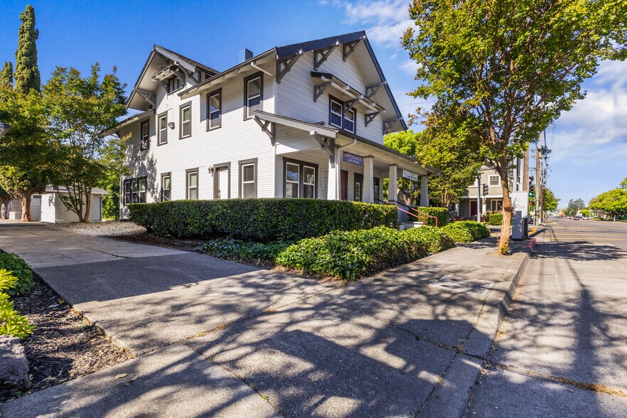 More Photos Of 700 College Ave, Santa Rosa Office For Sale