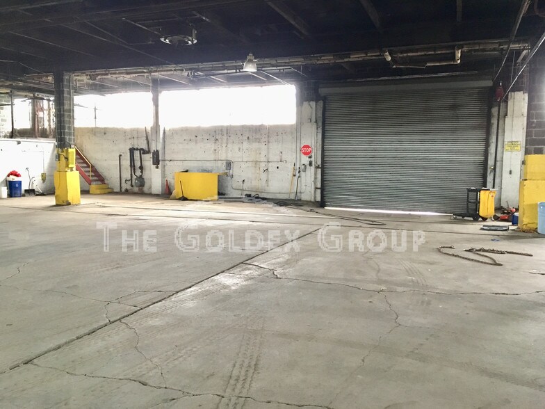 More Photos Of 1281 Viele Ave, Bronx Warehouse For Lease