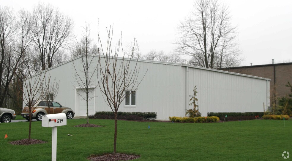 More Photos Of 1719 Ginesi Dr, Freehold Contractor Storage Yard For Lease