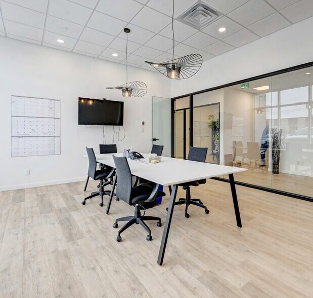 More Photos Of 760-764 Rue Joseph-Louis-Mathieu, Sherbrooke Distribution For Sale