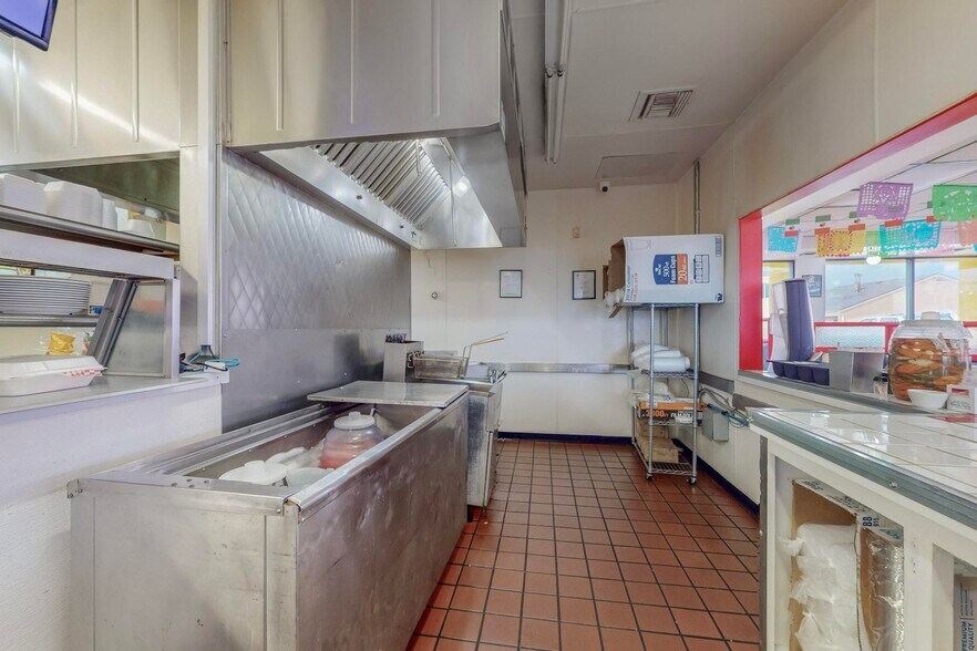 More Photos Of 2130-2301 Chelwood Park Blvd NE, Albuquerque Fast Food For Lease