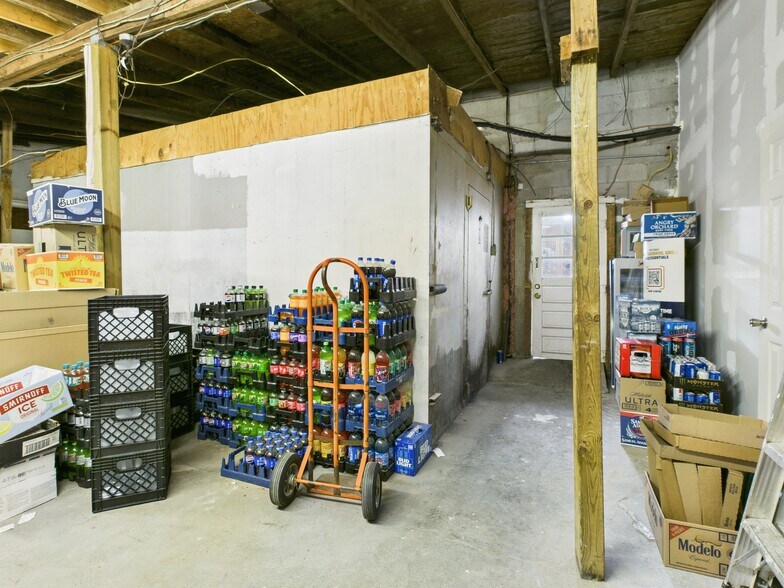 More Photos Of 12240 S Dixie, La Salle Convenience Store For Sale