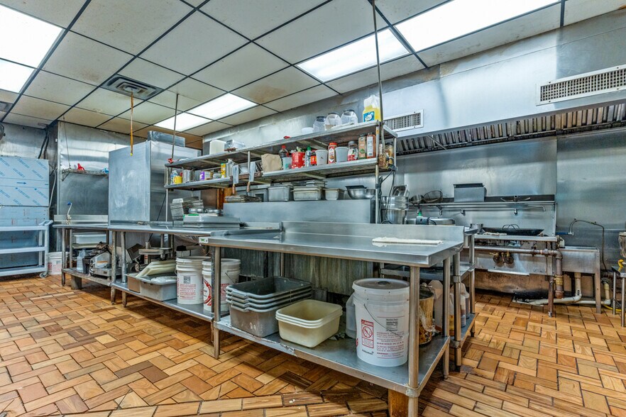 More Photos Of 509 US Highway 271 N, Gilmer Flex For Sale