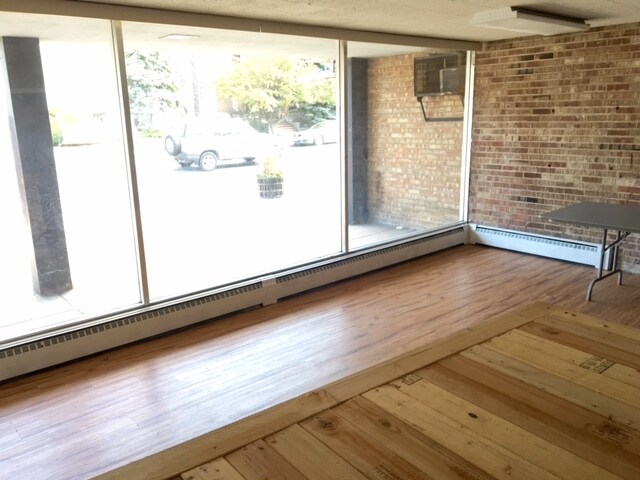 More Photos Of 3100 S Oak Park Ave, Berwyn Office For Sale
