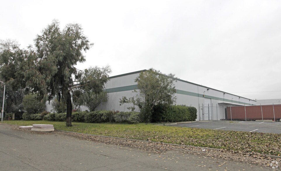 More Photos Of 2741 McCone Ave, Hayward Warehouse For Lease