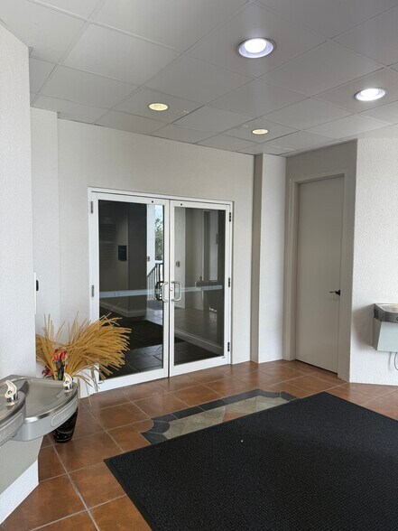 More Photos Of 9010 Strada Stell Ct, Naples Medical For Lease