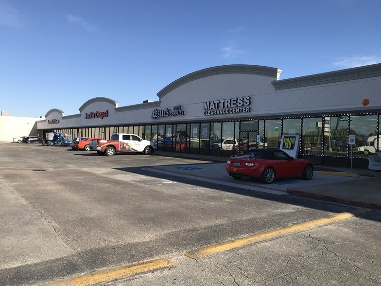 More Photos Of 1015-1211 W NASA Rd 1, Webster Unknown For Lease