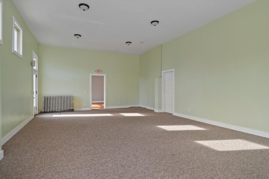 More Photos Of 226-228 Sargeant St, Holyoke Storefront For Lease