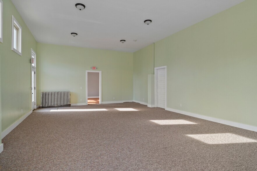 More Photos Of 226-228 Sargeant St, Holyoke Storefront Retail Residential For Lease