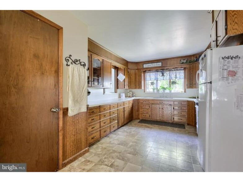 More Photos Of 240 Railroad Ave, Bird In Hand Flex For Sale