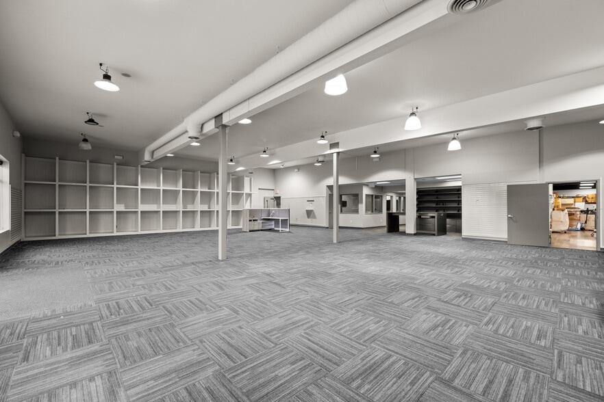 More Photos Of 115 1/2 W Wyoming St, Kalispell Showroom For Lease