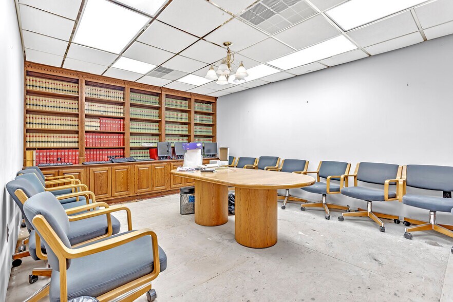 More Photos Of 110-112 N Wood Ave, Linden Storefront Retail Office For Lease