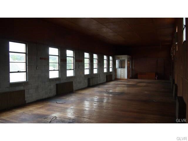 More Photos Of 324-326 Washington St, Walnutport Office For Sale