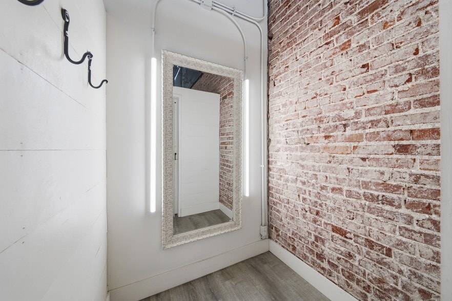 More Photos Of 122 N Main St, Sand Springs Storefront For Sale